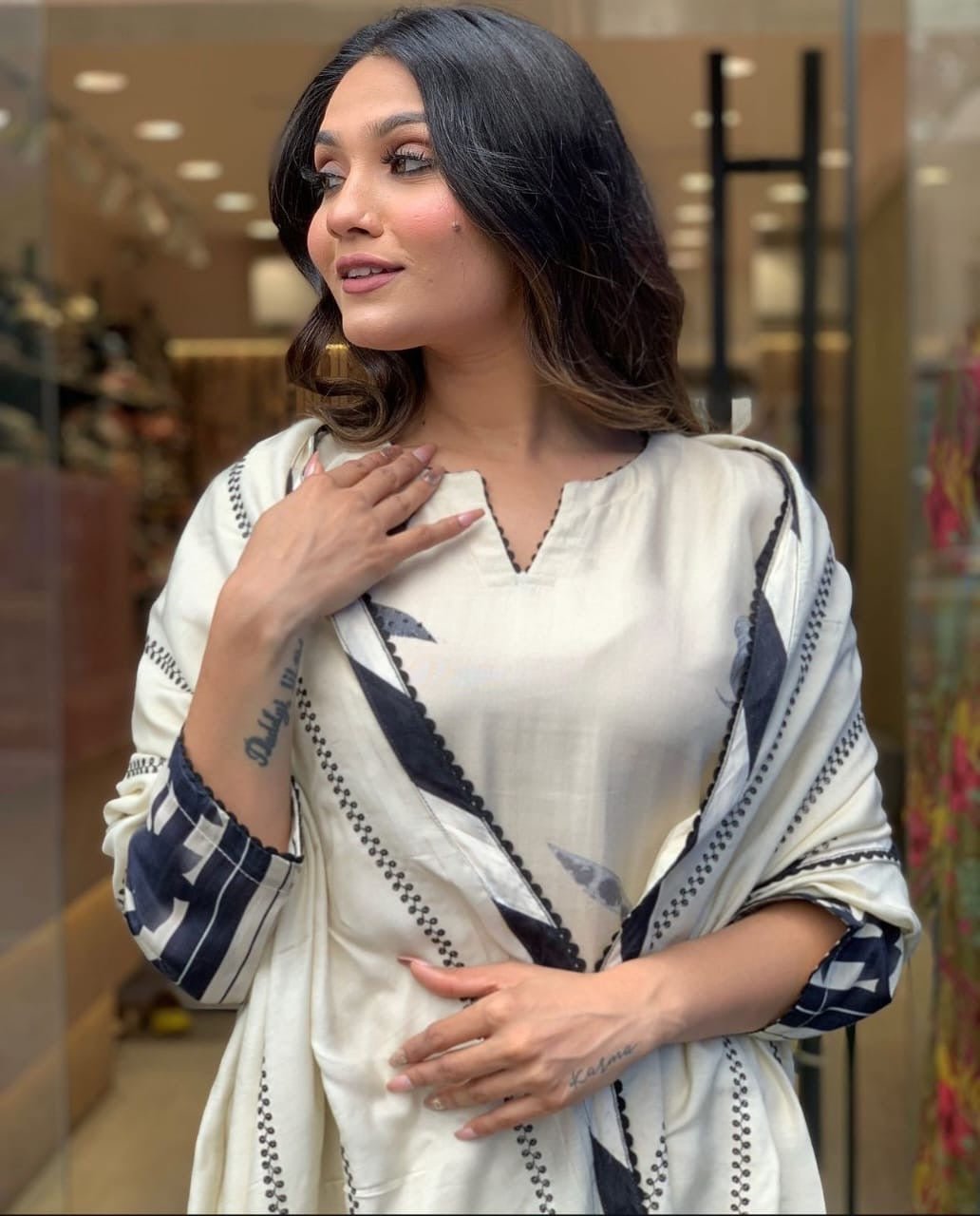 Featuring Fully Elegant Pure Muslin Suit Set Which is Beautifully Decorated With Beautiful Flower - chikankariofficial