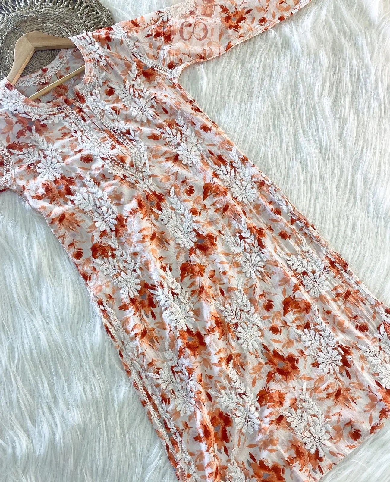 Ghaspatti Handwork Mul Kurti ( Neetu Special ) - chikankariofficial