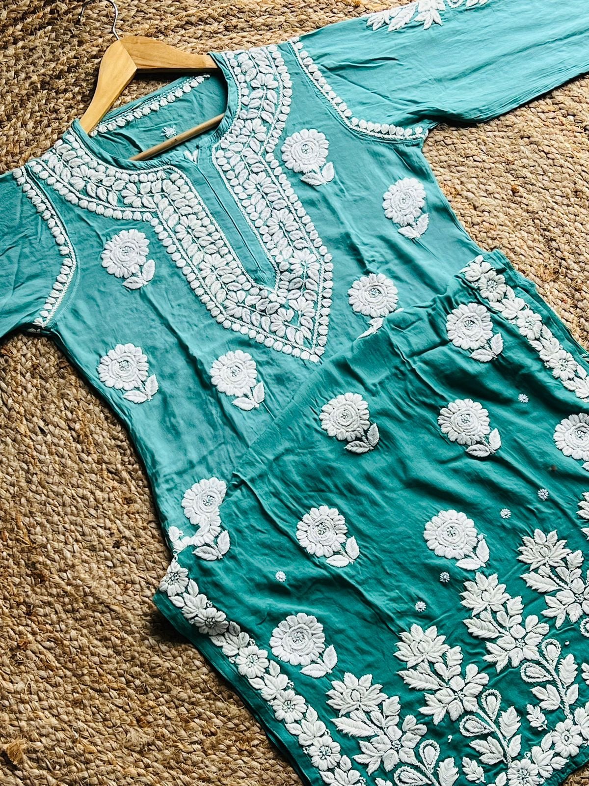 Handworked Muslin Boota luxurious Kurti - chikankariofficial