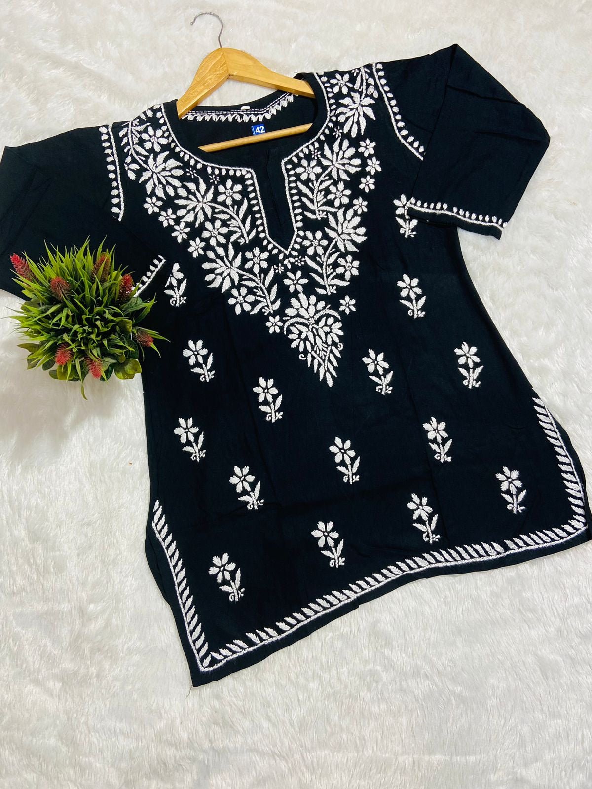 Lucknowi Chikankari Fine Handwork Short Top - chikankariofficial