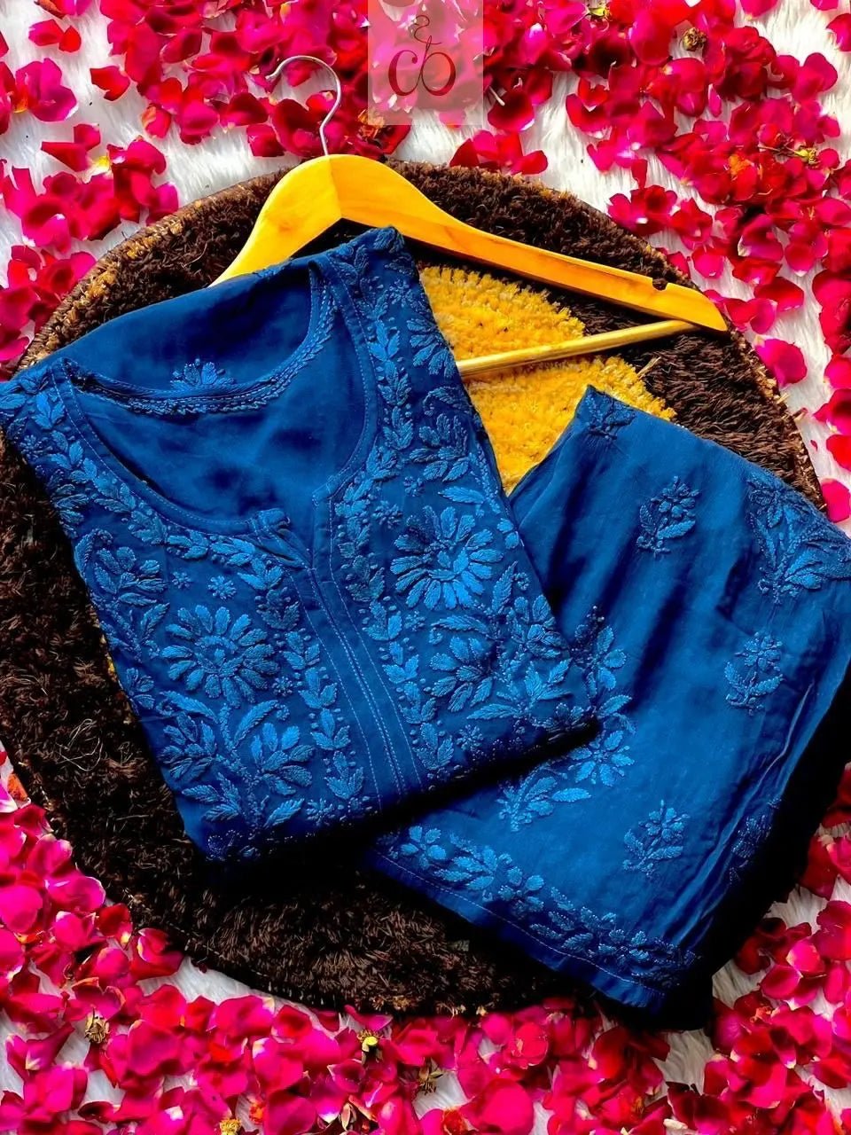 The Heart Of Lucknowi Chikankari 🫰🏻 - chikankariofficial