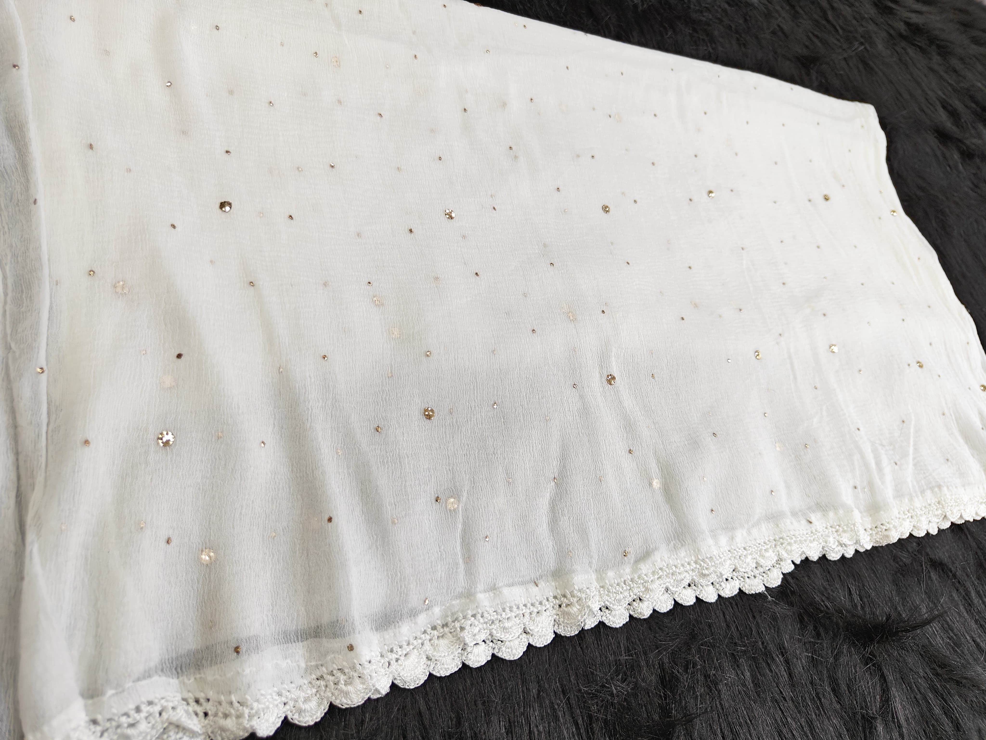 Batson fardi plus teeki handwork kureshiya dupatta 
2.25 metr