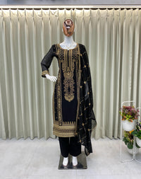 Hania Amir’s 3pc Faux Georgette Set