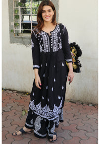 Kriti Sanon’s Modal B&W Kurta Set