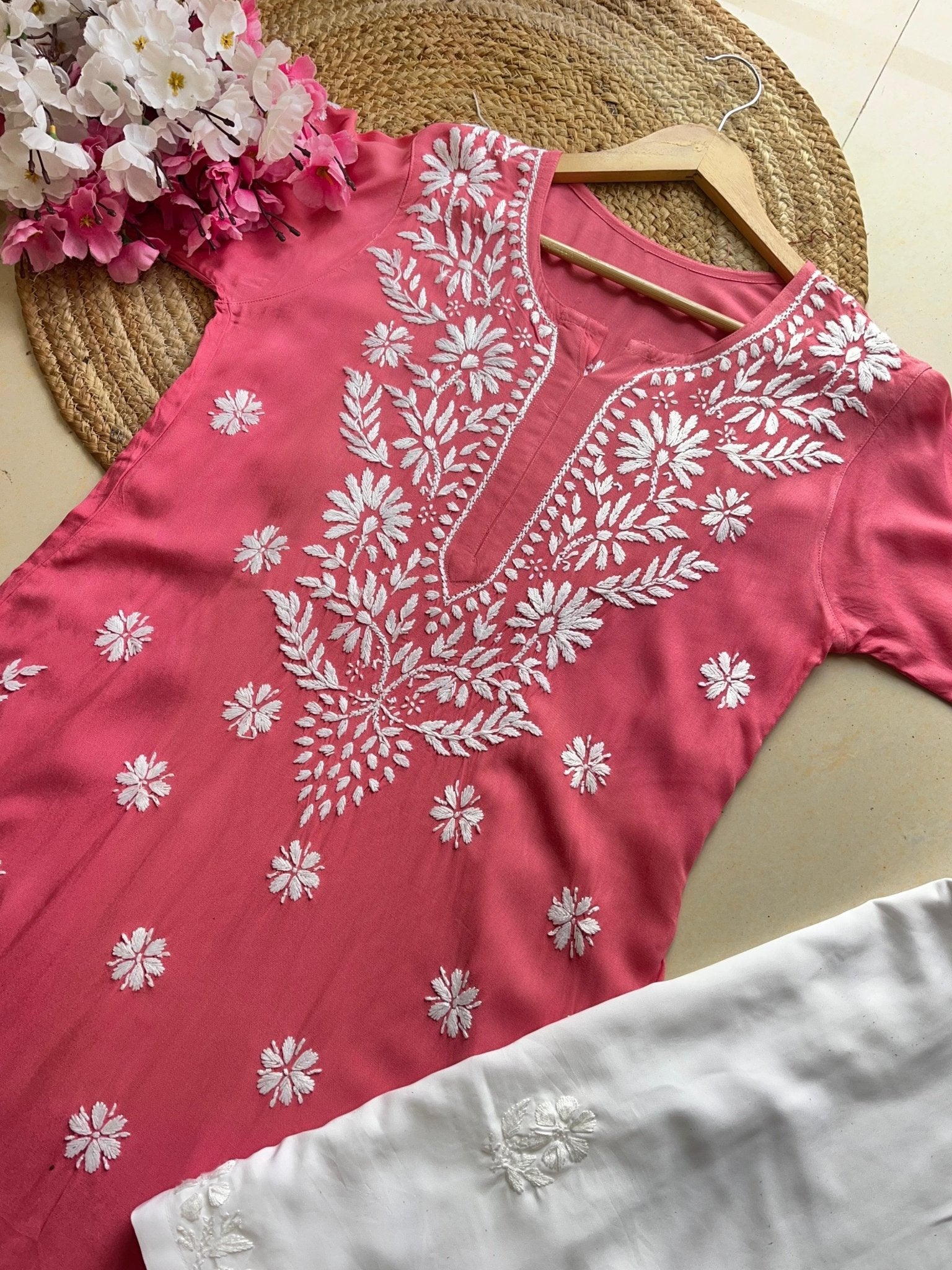 Anaya thread Modal chikan Kurta - chikankariofficial