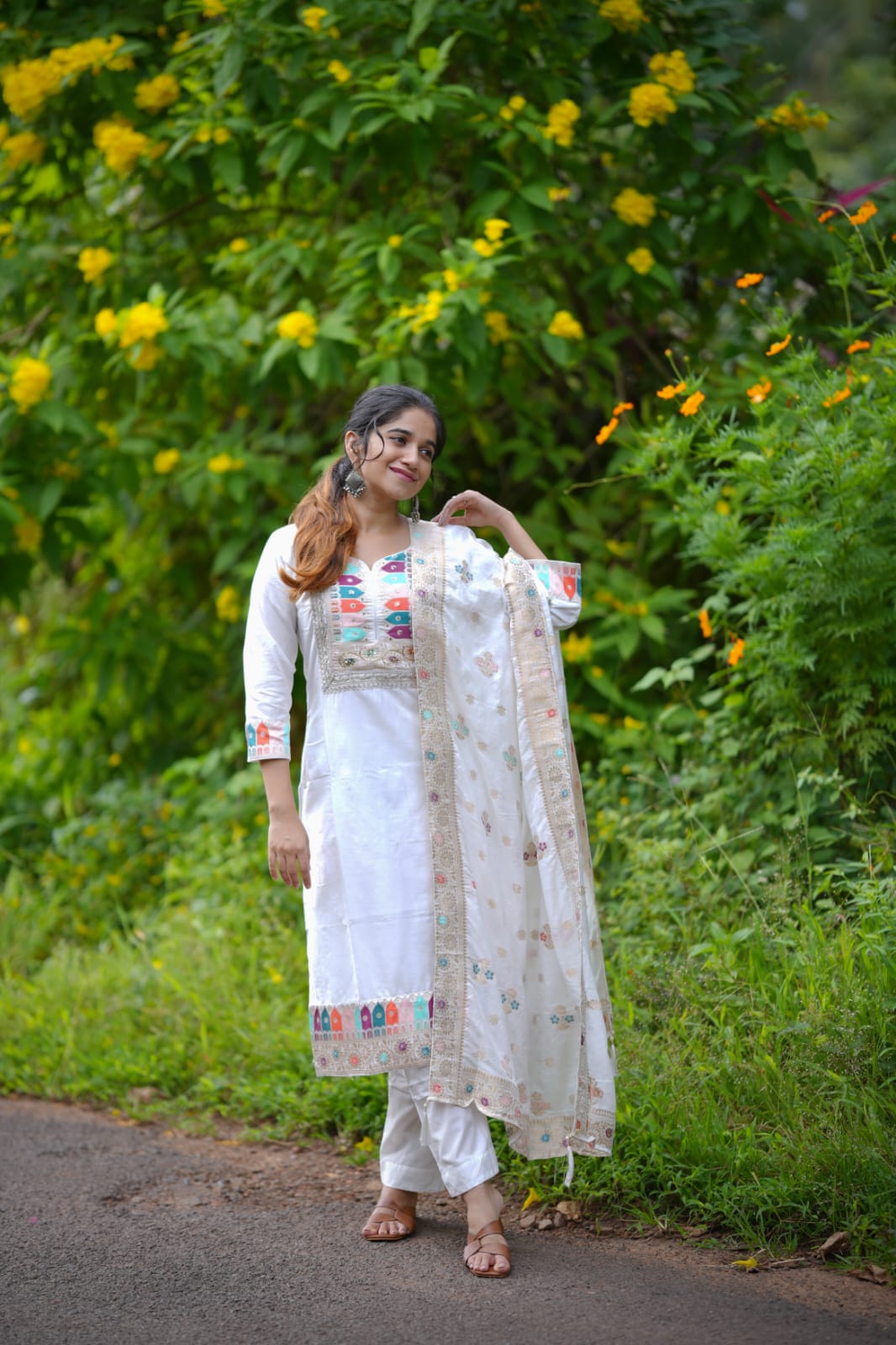 NEW BEUTIFUL SUIT SET - chikankariofficial