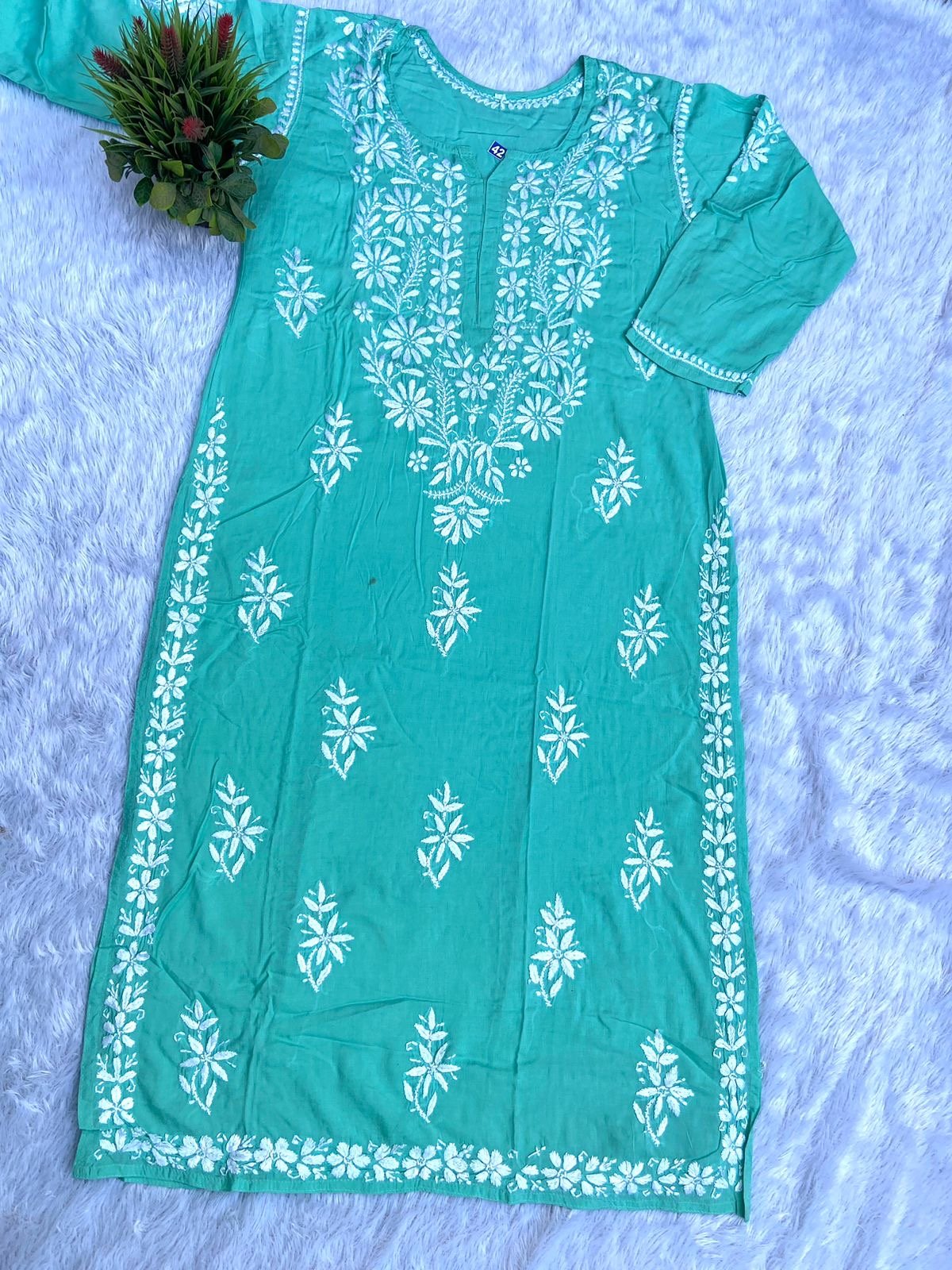 Hoor chikan modal kurta