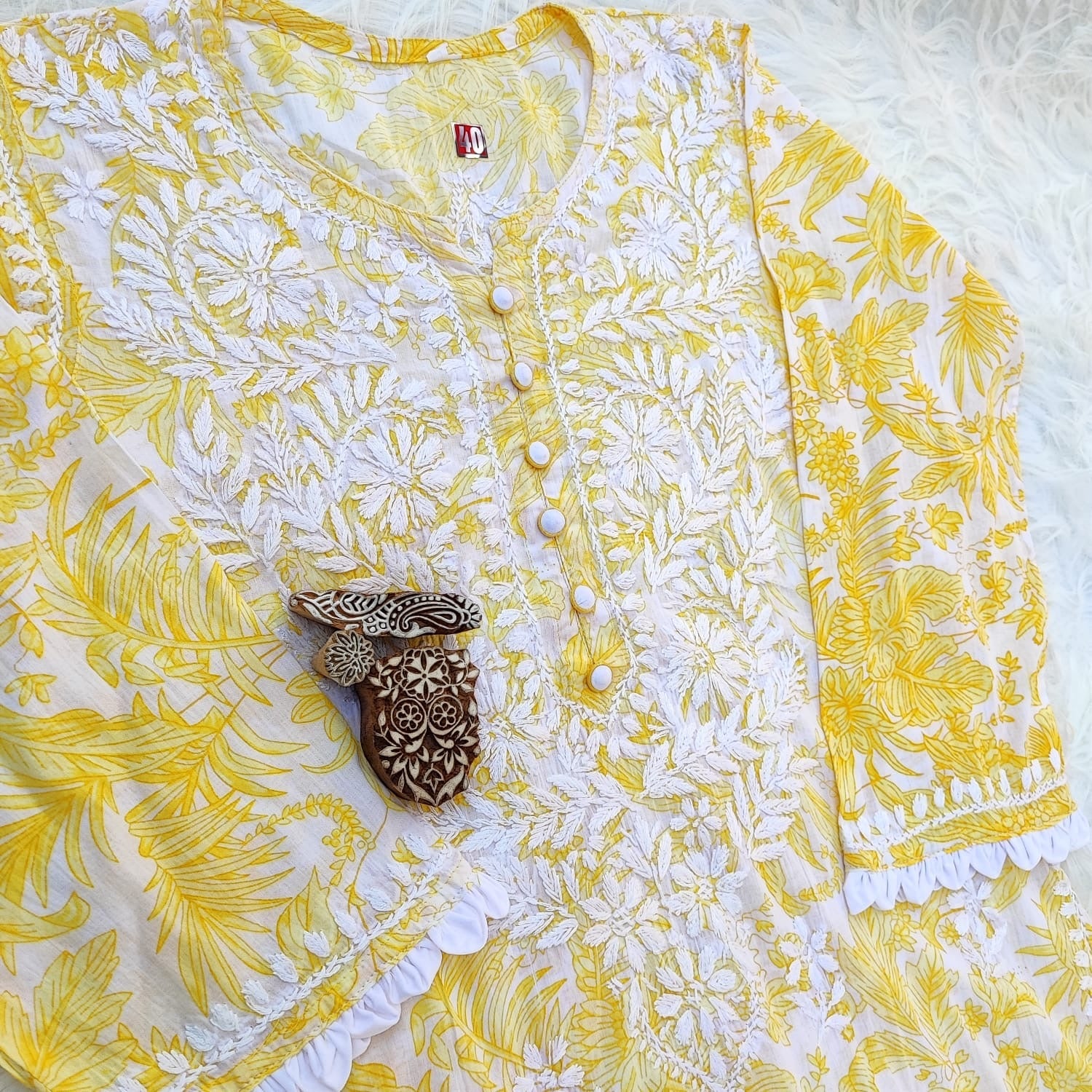 PIPING BUTTONS KURTI HAVING KANGOOREY ON DAAMAN & SLEEVES Mayuri Special - chikankariofficial