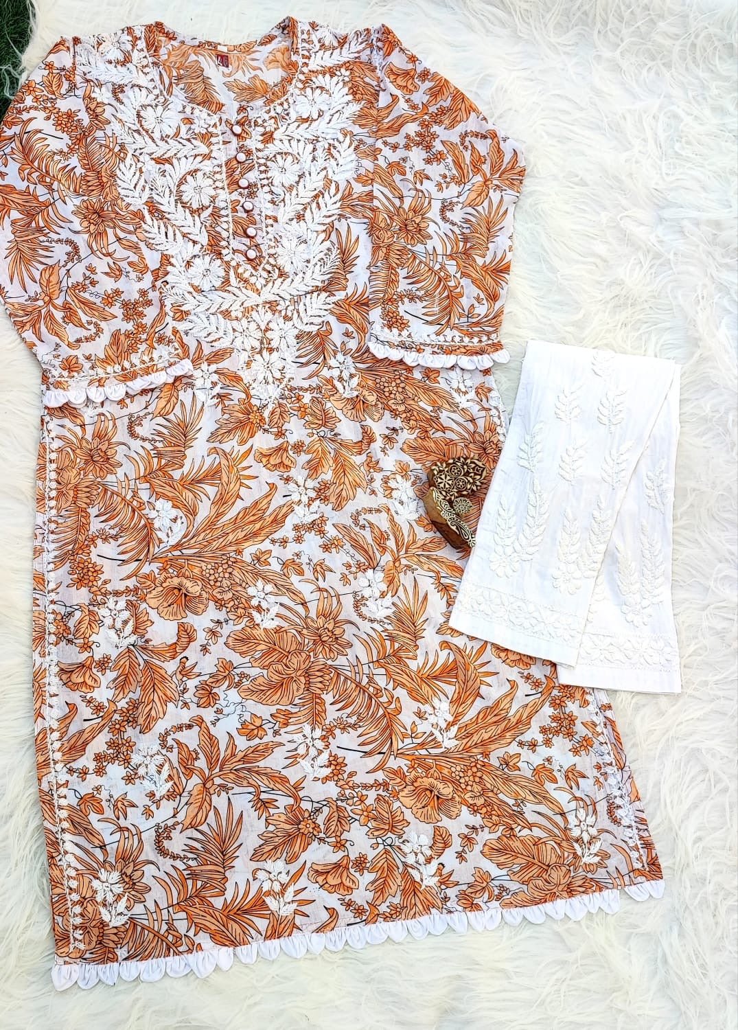 PIPING BUTTONS KURTI HAVING KANGOOREY ON DAAMAN & SLEEVES Mayuri Special - chikankariofficial