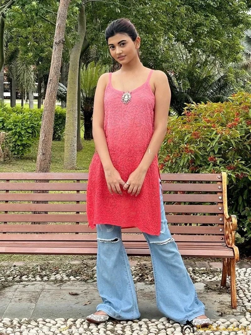 premium beautiful resham viscouse sleveless short kurti