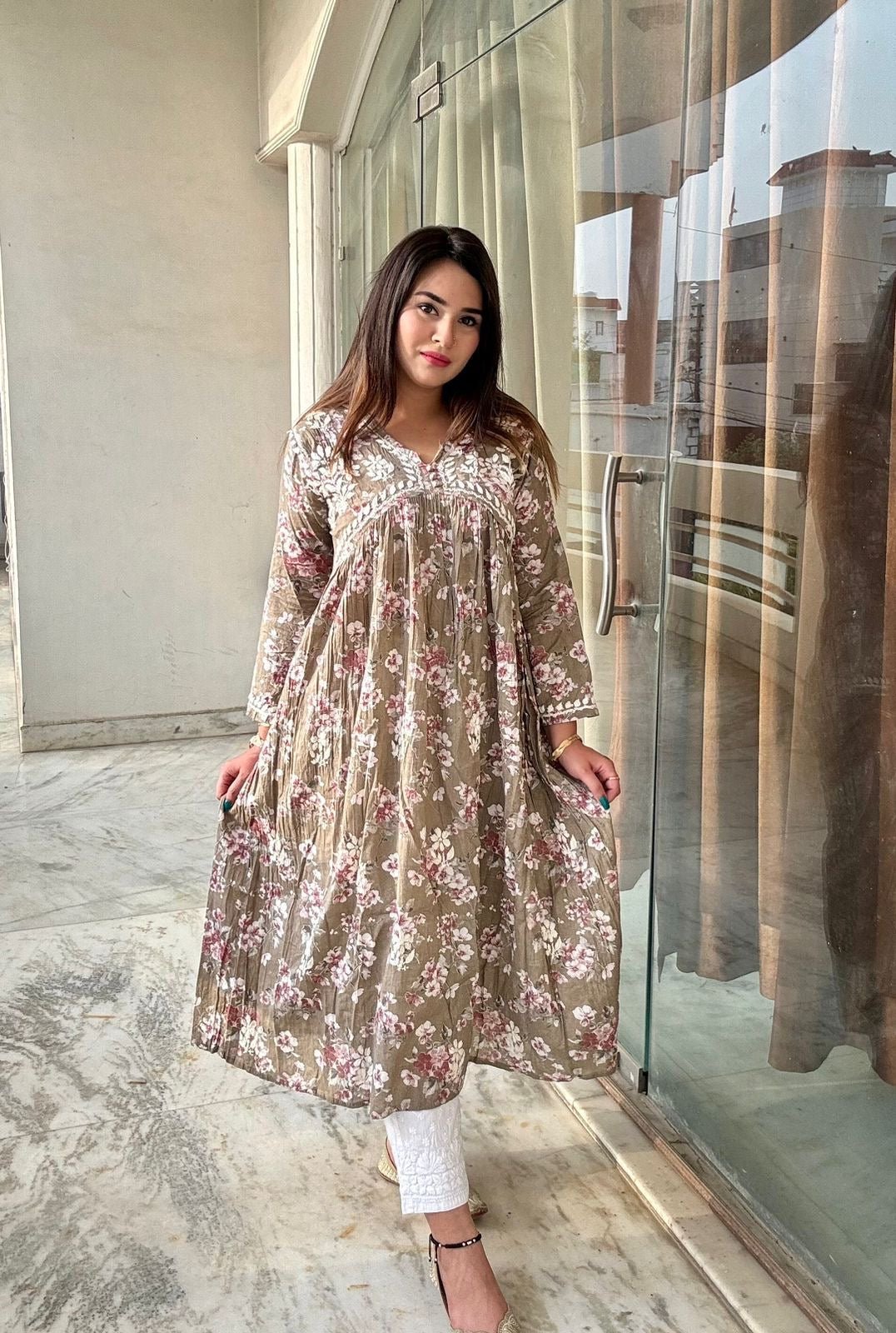 Super soft Mul aliya Gown - chikankariofficial